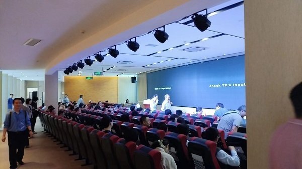 光谷薄膜與各學(xué)者共同探討大學(xué)物理發(fā)展和創(chuàng)新路徑